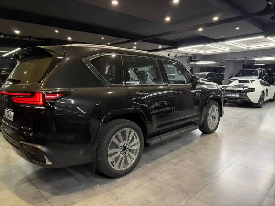 Lexus LX500d